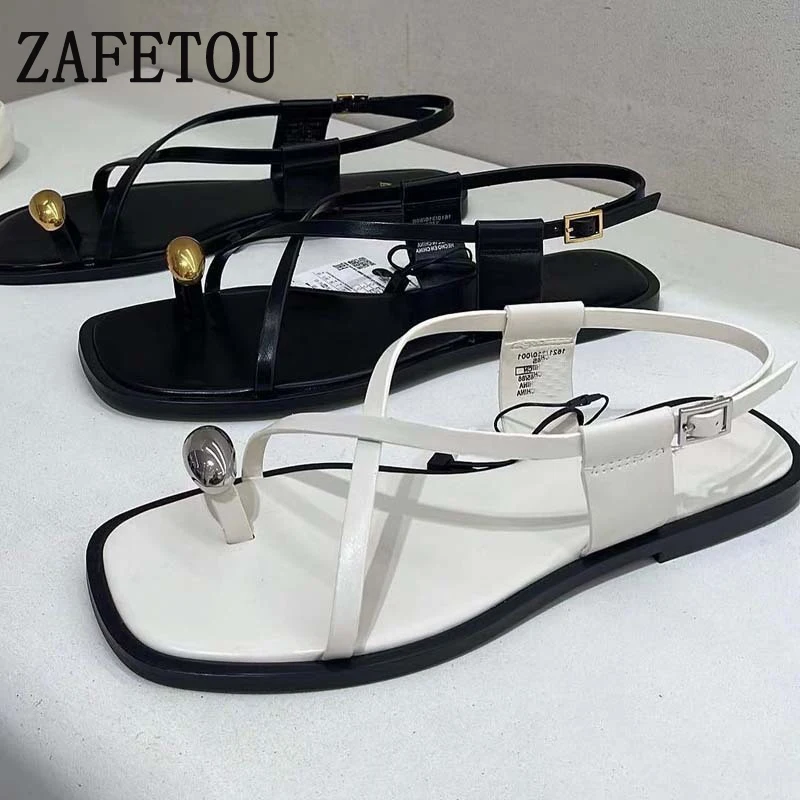 

2024 Summer Flat Sandals for Woman Fashion Metal Decoration Ladies Footwear Breathable Cross Strap Casual Clip Toe Beach Shoes