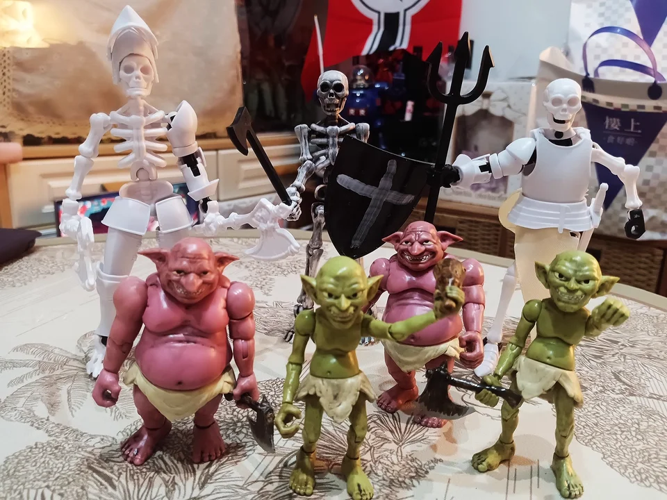 

In Stock 8cm Cabin Goblin Movable Action Figure Red And Green Devil Joint Super Flexible Model Japanese Collectible Gif