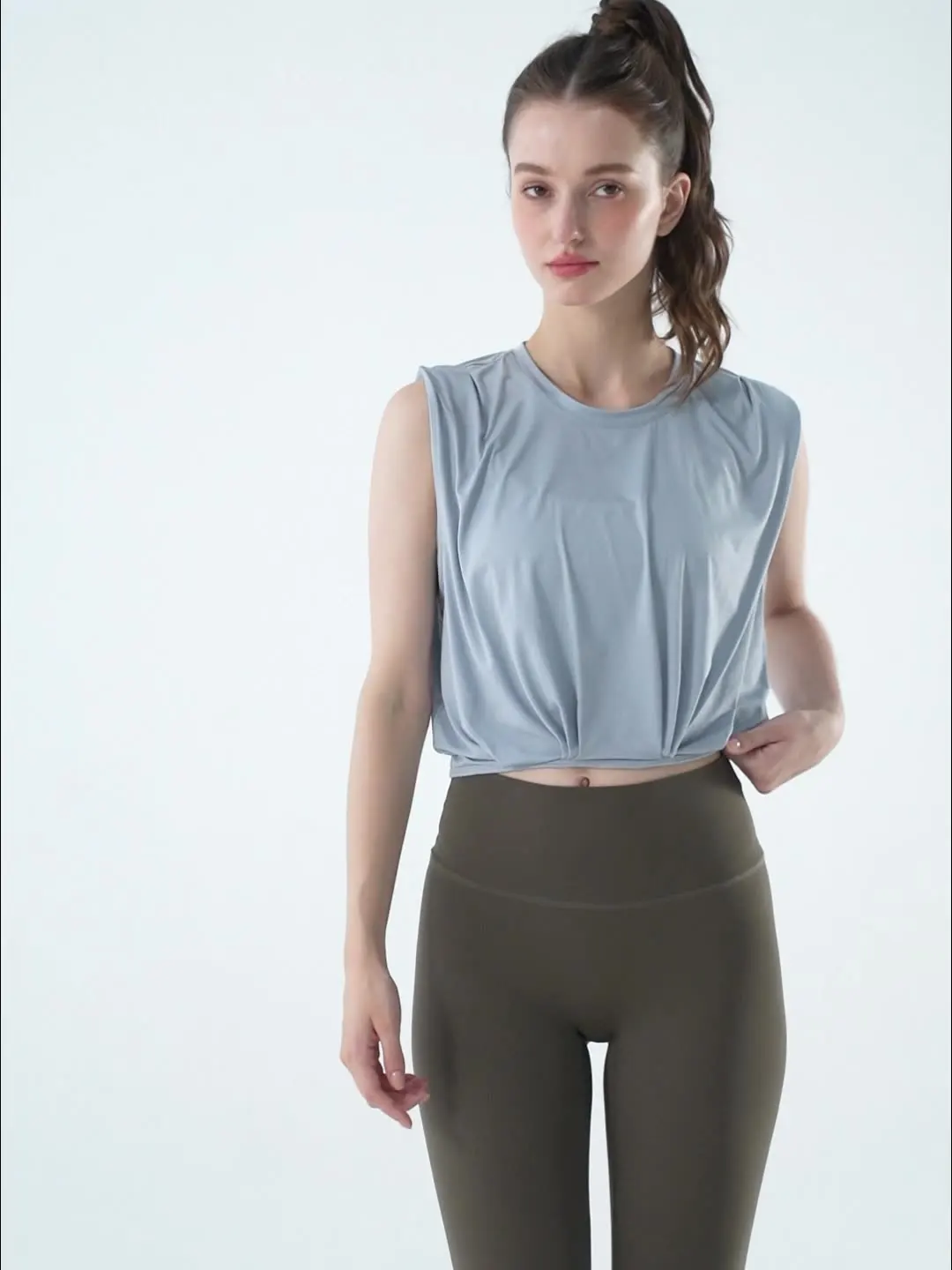 Canotta da allenamento senza maniche da donna Canotta sportiva ad asciugatura rapida per la corsa Yoga Pilates Camicia da palestra in rete traspirante T-shirt da donna estive