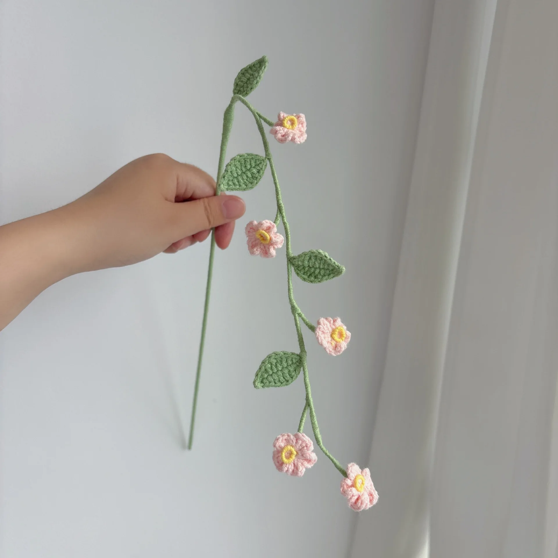 Niedliche gehäkelte Blumenzweige, handgewebter Blumenstrauß, kreativer künstlicher Blumenstrauß, Dekoration, Raumdekoration, Fotorequisiten – Detail 3