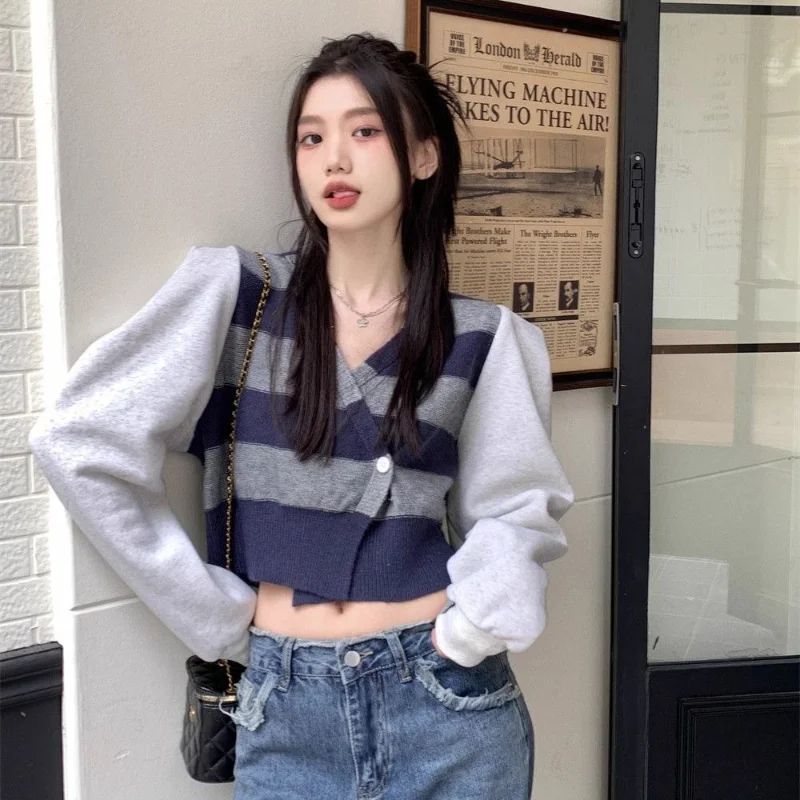 Pull en tricot rayé à manches bouffantes de style coréen avec un design asymétrique