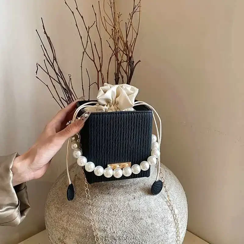 

2026 Pearl Chain Bucket Bag Design Sensation Niche Single Shoulder Slant Carry Mini Phone Bag New Collection