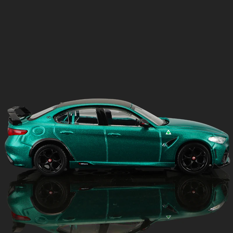 Bburago 1:43 Hardcover Edition Alfa Romeo GTAm Green racing model simulation car model alloy car toy male collection gift