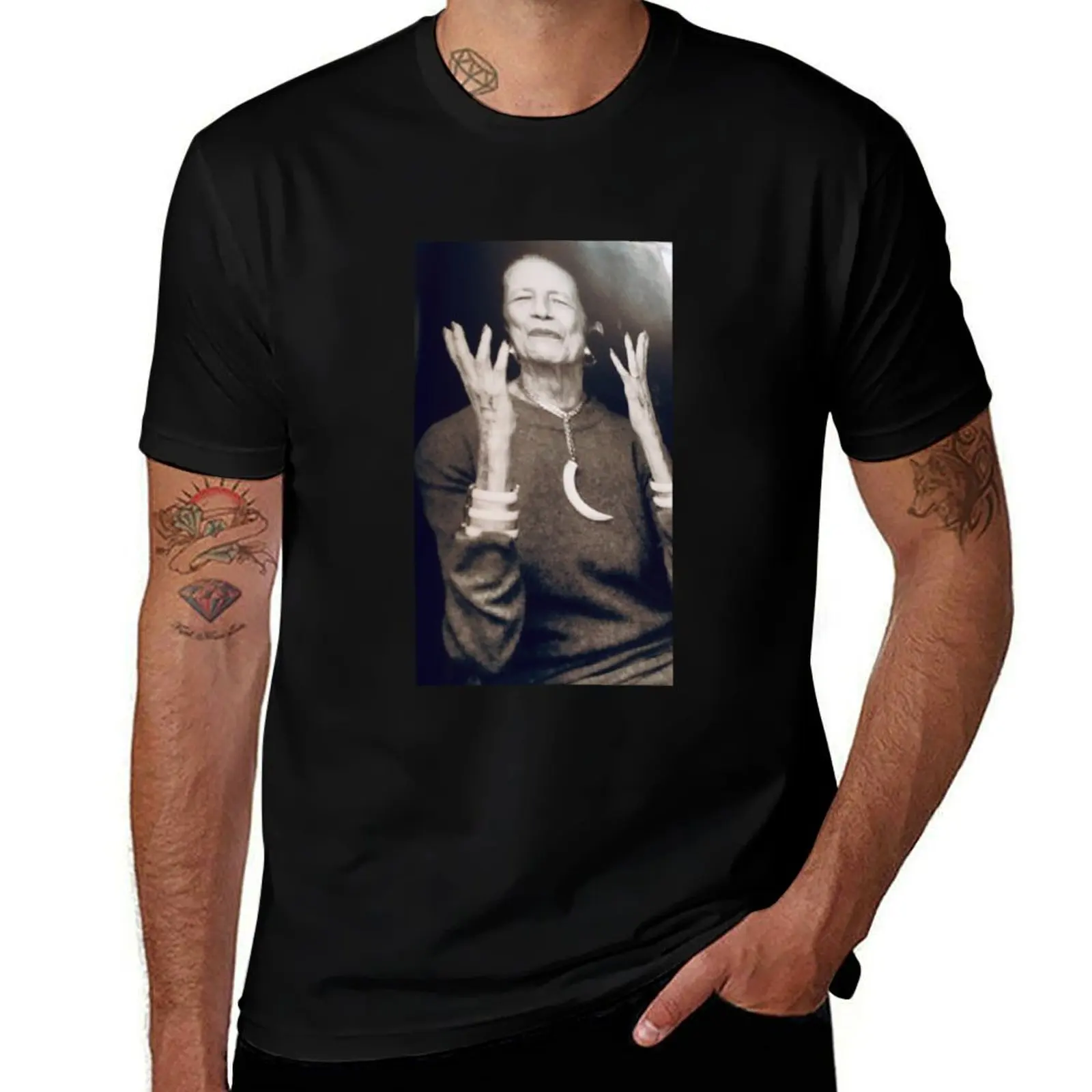 

Diana Vreeland T-Shirt cotton t shirts man 100% t shirts for man graphic vintage T-Shirt