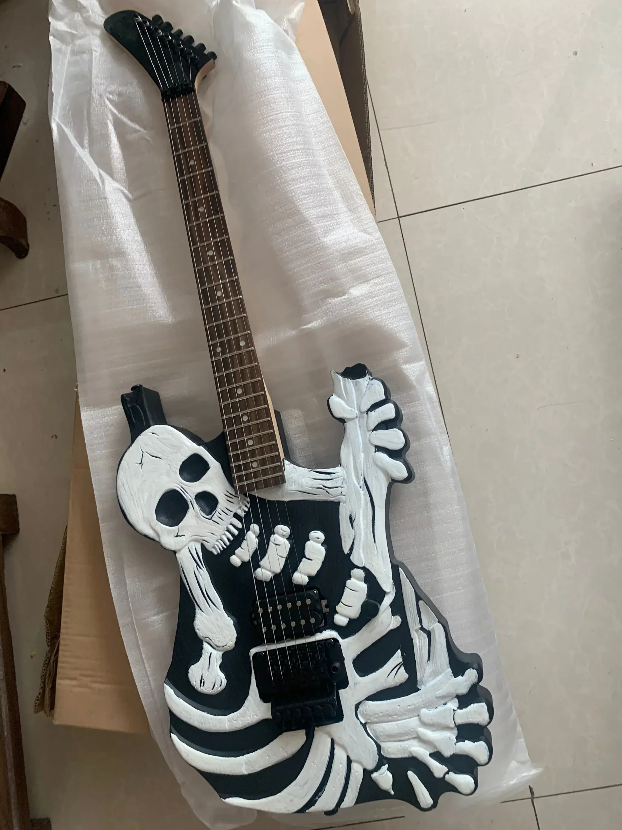 Upgrade Skull N Bones Mr Scary Electric Guitar Johnny, Black Hardware Guitar