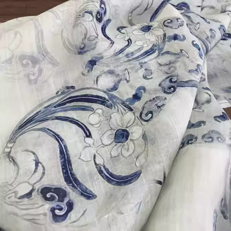 

White printed pattern, made of pure ramie fabric for high-end summer clothing.