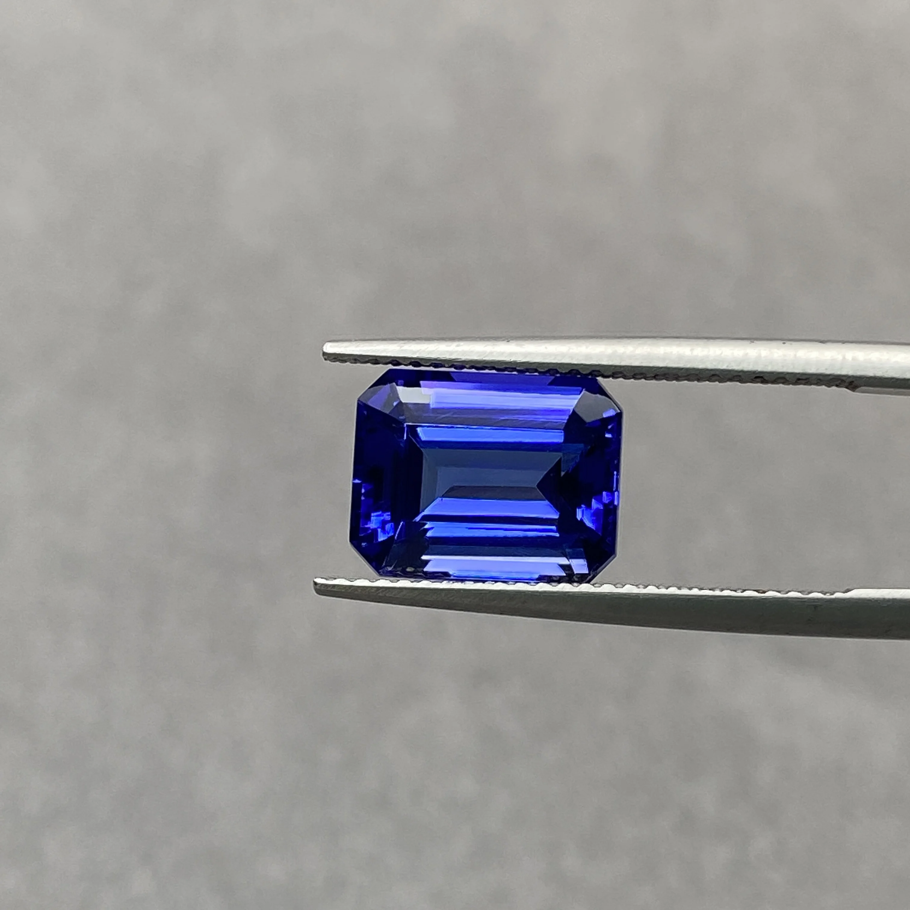 

Vivid Blue Natural Tanzanite Small octagonal Cut 4.58ct VVS Loose Gemstone Customize