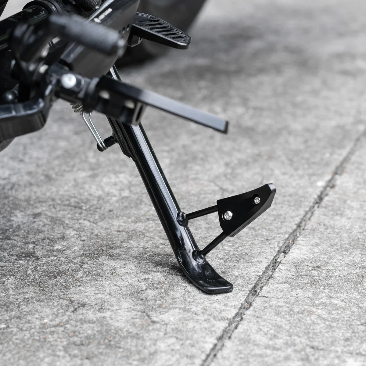 Modified Side Brace Extension Rod CNC Side Bracket Extension Labor-saving and Convenient Parking for Haojue TR300 Cruiser Plus