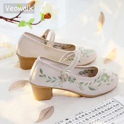 Veowalk Scarpe Mary Jane ricamate in cotone da donna con tacco largo 4 cm Décolleté eleganti morbidi e confortevoli per costumi retrò Bianco Beige