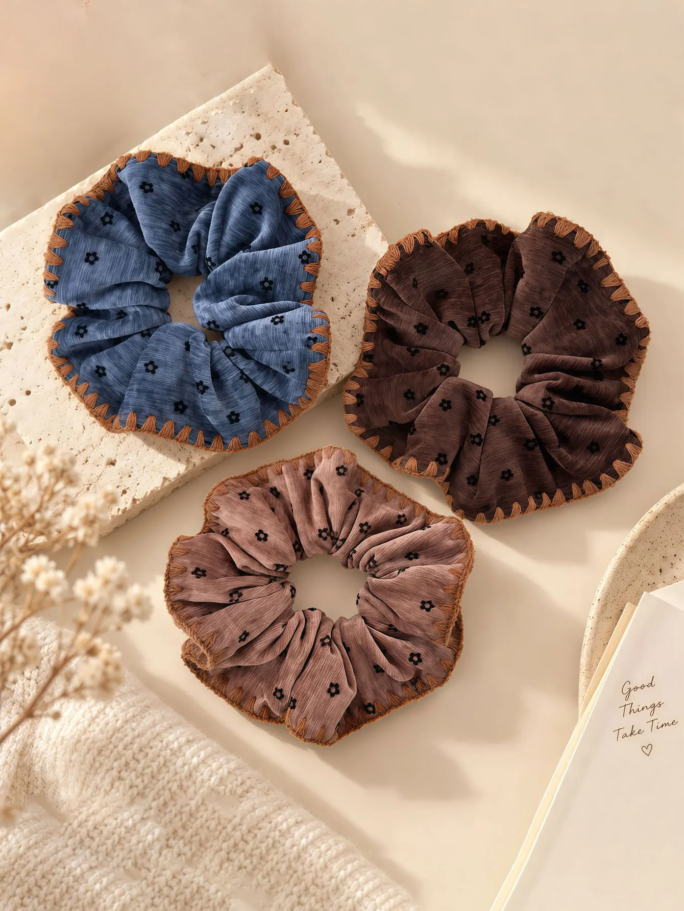 1PC 2026 Autumn/Winter New Style Retro Small Flower Large Intertwine Hairband with Contrasting Edges and Fluffy Hair String Ends