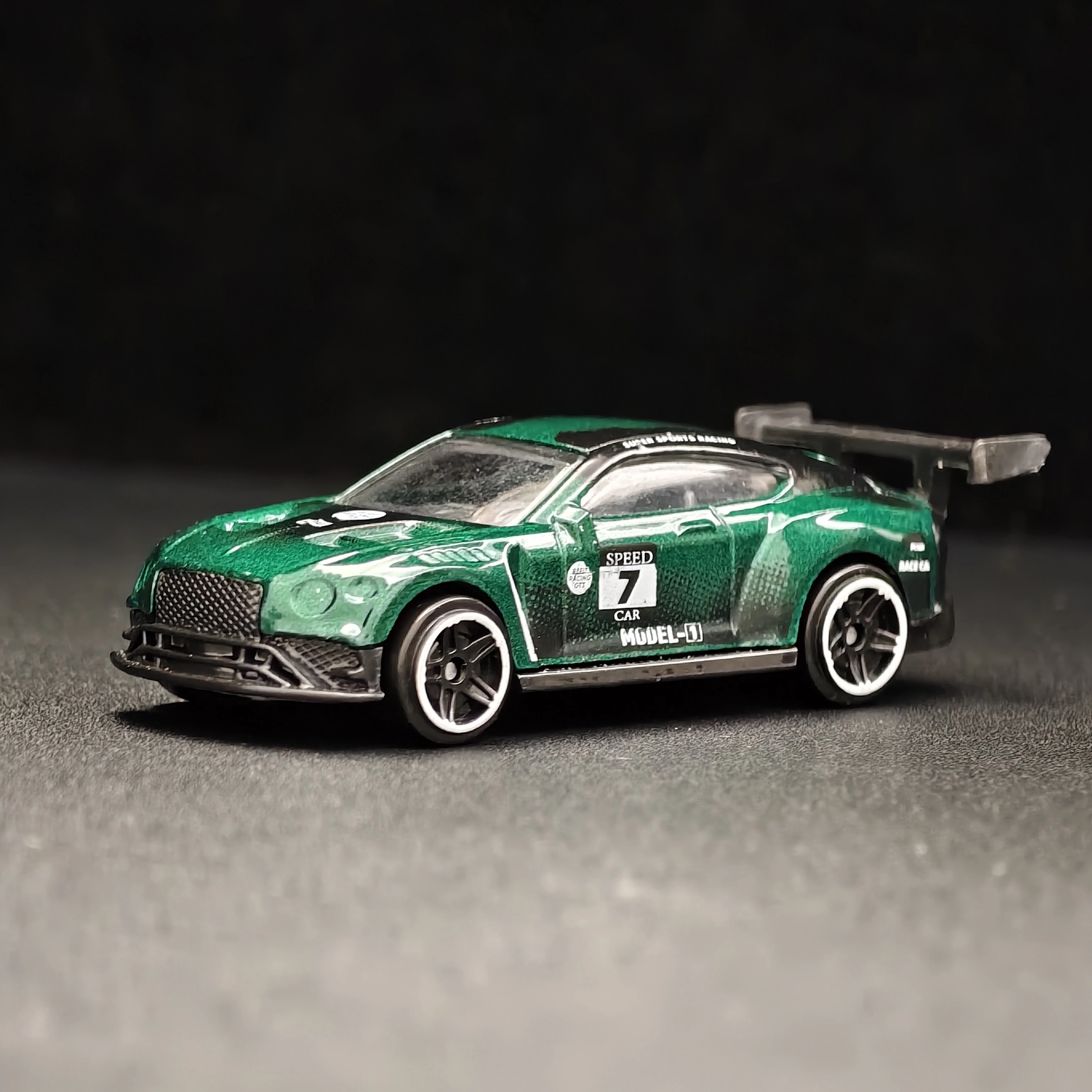 1/64 Diecast Alloy GT Car Model Toy Metal Body Green Exotic Sports Car Collectible Mini Car for Kids Gift and Home Desk Display