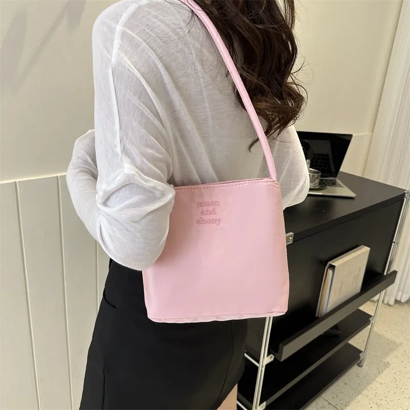 Fashion Embroidery Women\'s Shoulder Bag PU Leather Shoulder Underarm Handbag Literary Leisure Commuter Large Capacity Handbags