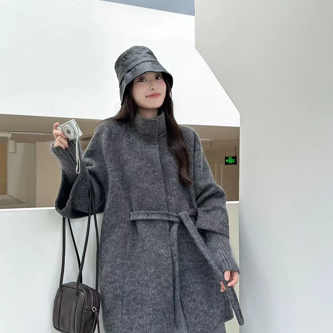 

Новое осенне-зимнее шерстяное пальто в корейском стиле для женщин, модное шерстяное пальто средней длины с меховыми вставками