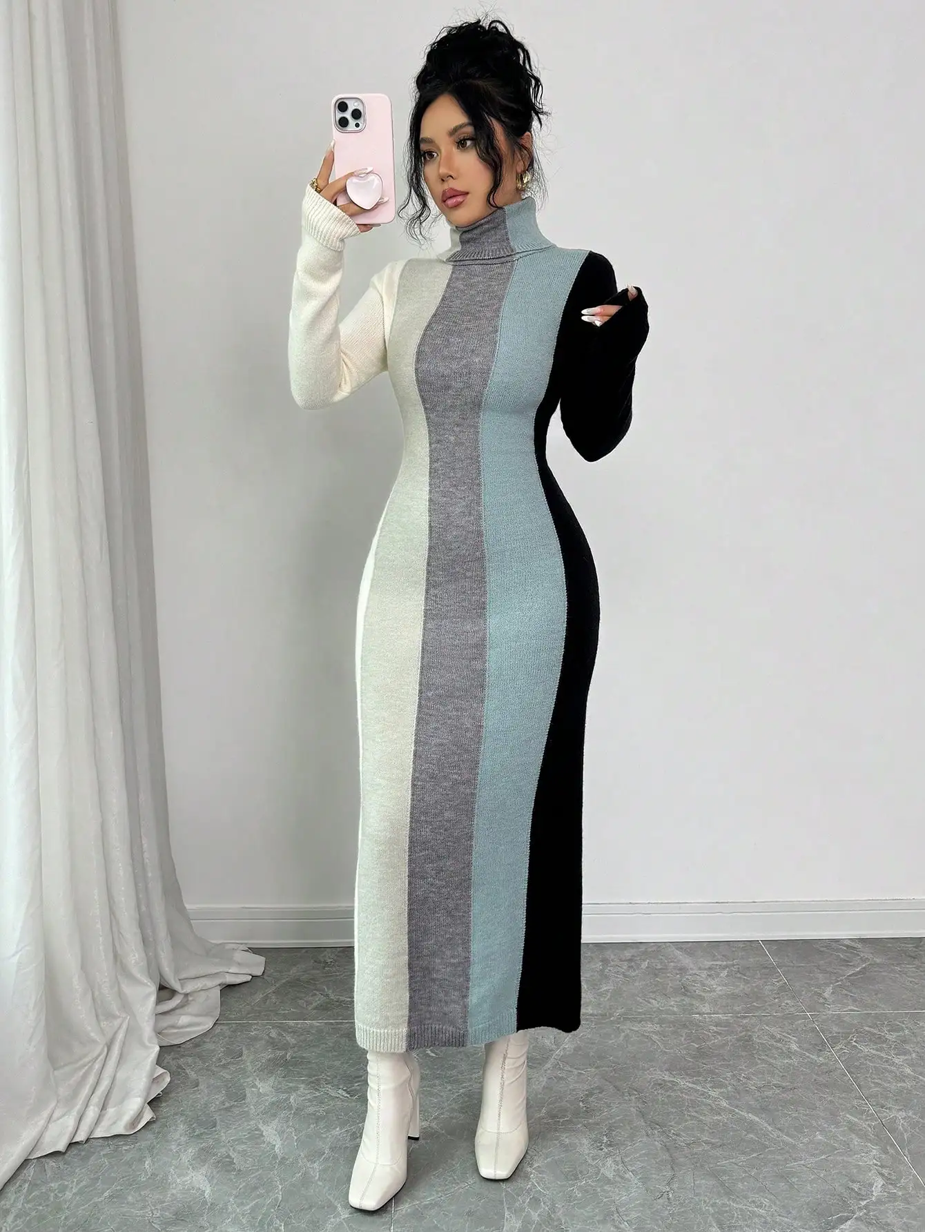 

Женское трикотажное облегающее платье миди с воротником-стойкой и цветовыми блоками для осени и зимы