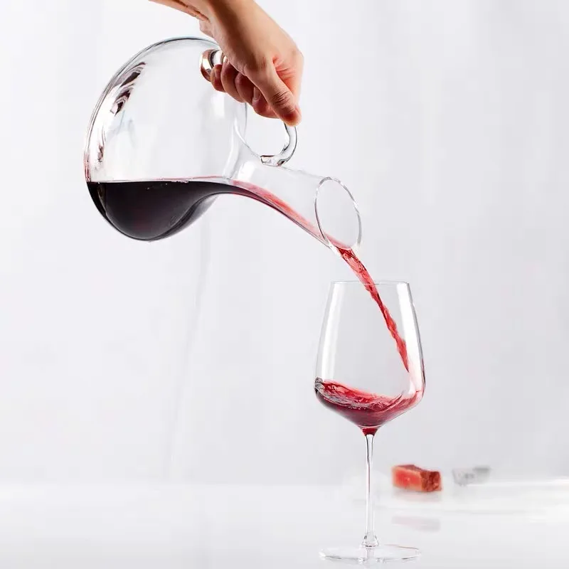Imported crystal hand-blown, swan fast red wine decanter, wine dispenser