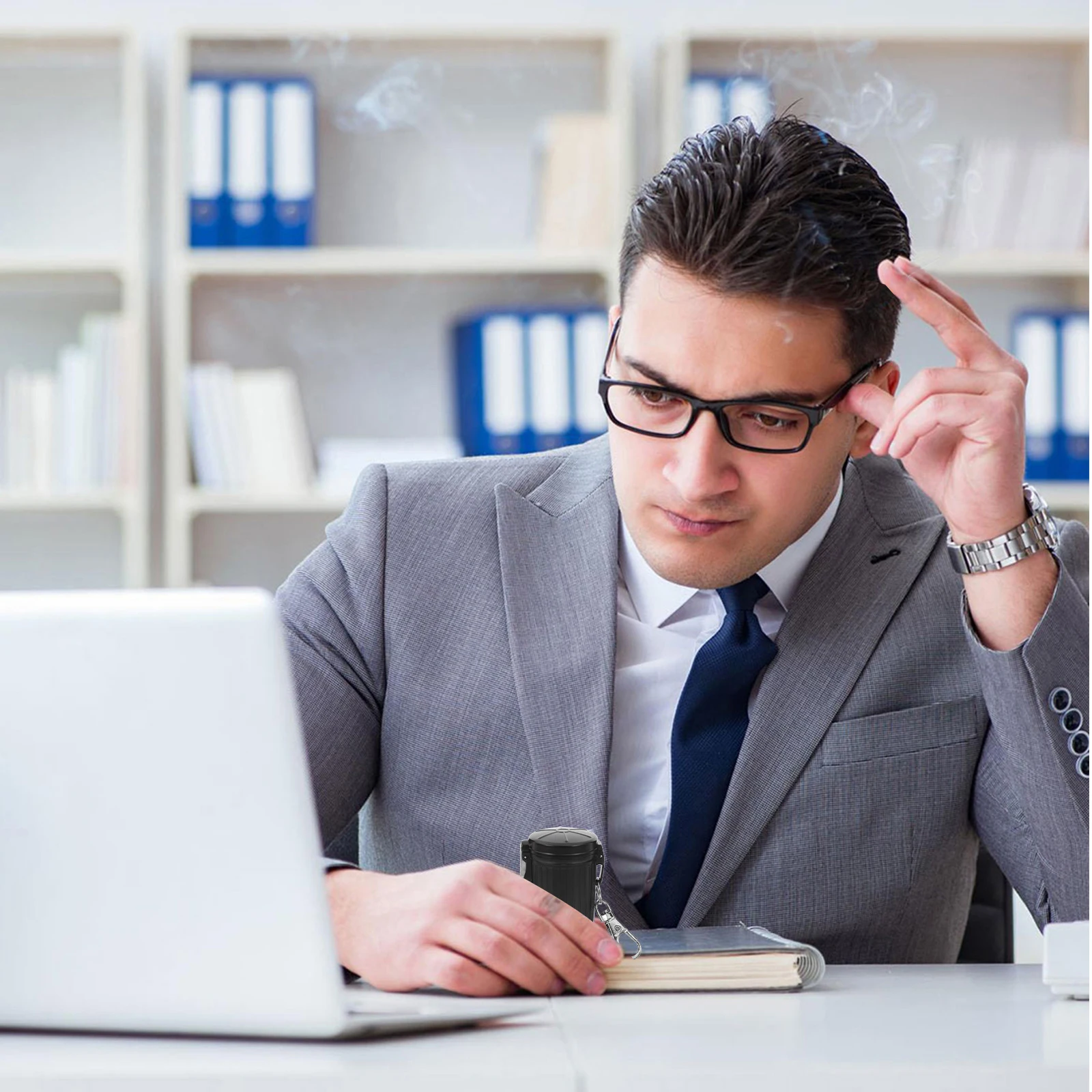 

Portable Ashtray Mini Trash Can With Lid Keychain For Car Outdoor Travel Use Pocket Cigarette Holder Compact Ash Bin Container