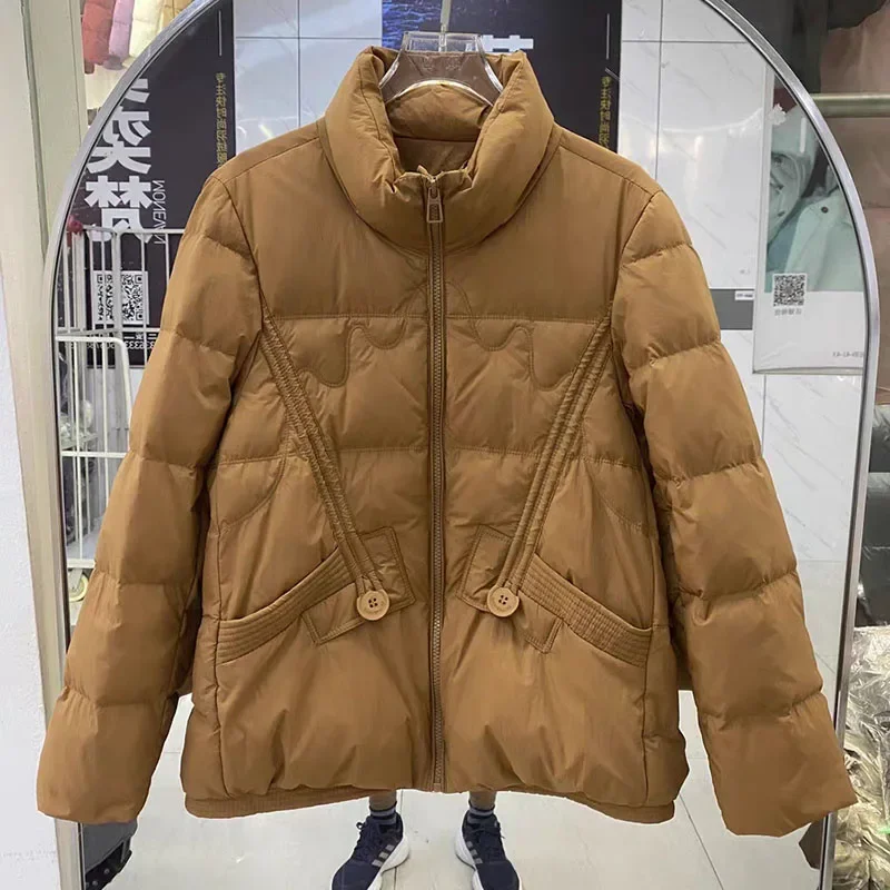 Piumino da donna Parker tinta unita 2025New inverno caldo colletto alla coreana piumino corto da donna per il tempo libero con piumino d'anatra bianco spesso H435