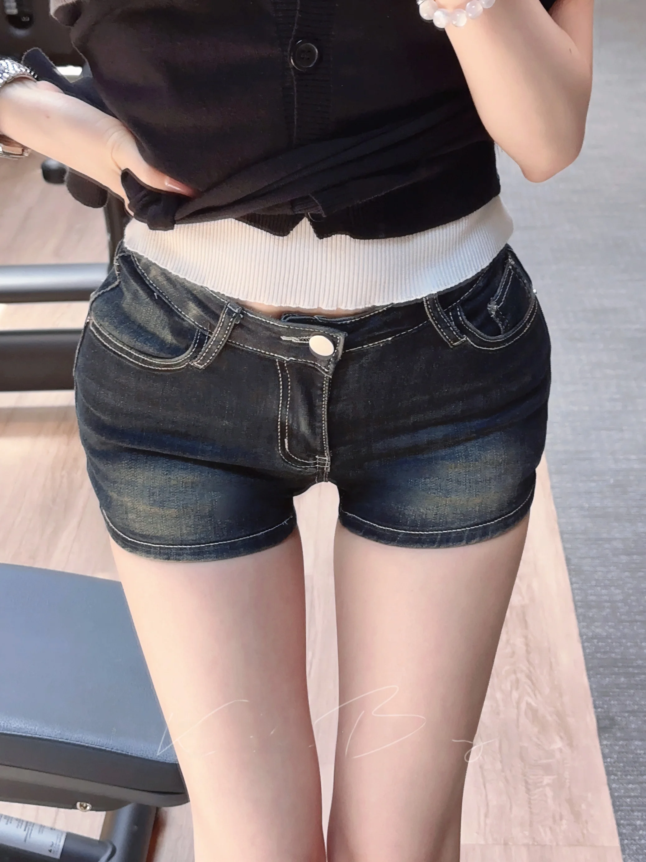 

Женские джинсовые шорты с низкой талией, весна-лето, утягивающие, эластичные, с эффектом подтяжки ягодиц, в американском ретро-стиле, универсальные, облегающие джинсы-хотпанты