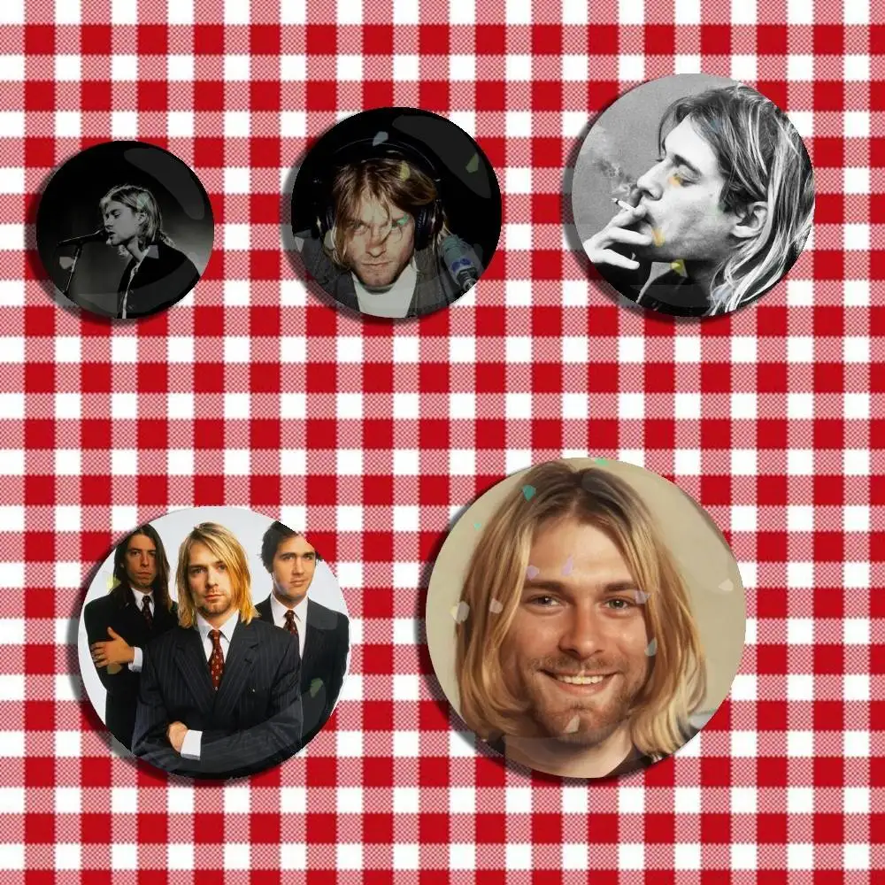

Rock Band N-Nirvana Kurt Cobain Laser Badge Creative Pins Brooch for Bag Clothes Hat Decor Gifts Fans Collect