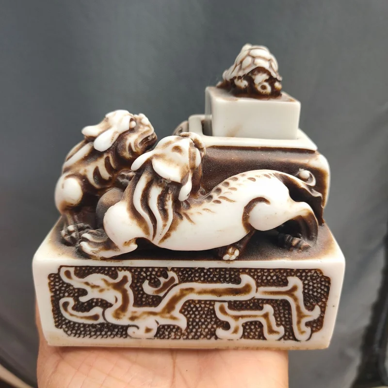 Antique Miscellaneous Antique Old Resin Crafts Imitation Han Bai Jade High Ancient Jade Double Jade Official Seal Decoration