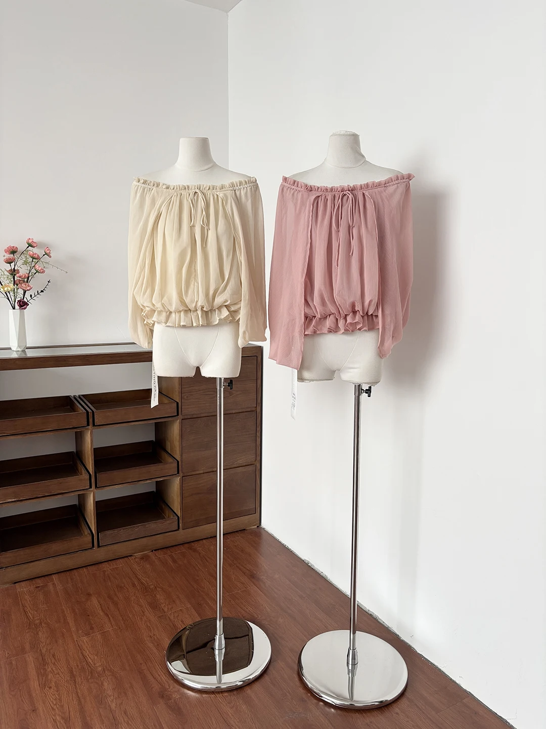 

Элегантная женская рубашка свободного кроя с открытыми плечами в нежном стиле, из полиэстера, для повседневной носки, весенняя новинка