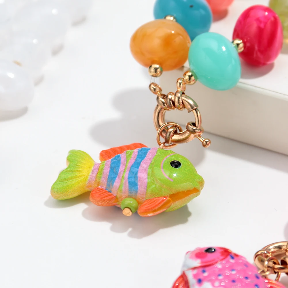 Neue Trendige Bunte Unregelmäßige Acryl-Perlen Choker Boho Niedliche Fisch-Anhänger Halsketten für Frauen Urlaub Strand Schmuck Geschenk – Detail 6