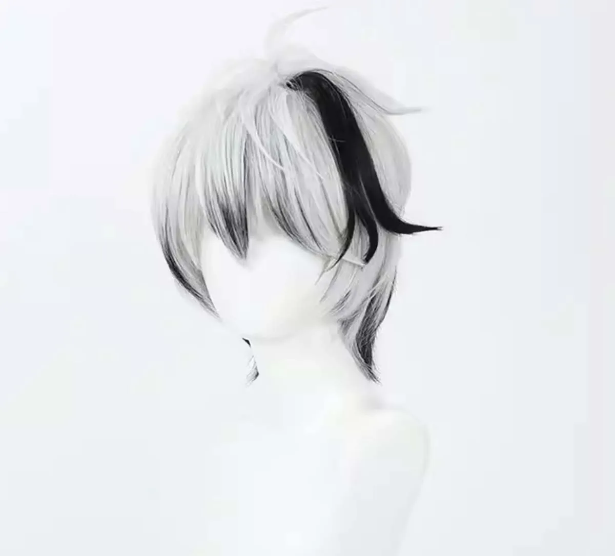 Adult halloween V Flower V4 Wig White and Black Gradient Short High Temperature Hair Wig for Cosplay