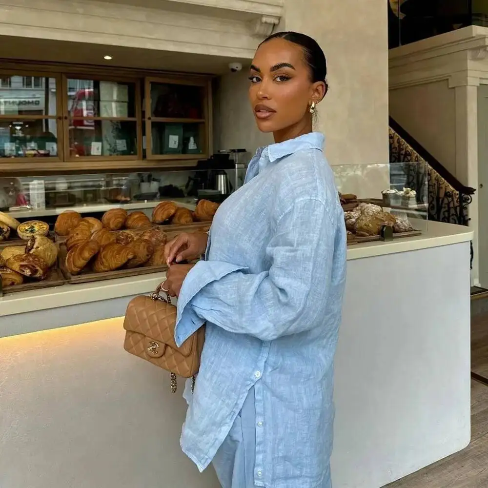 قميص كتان أزرق مقاس كبير بلوزة حريمي جديدة في 2025 ملابس نسائية لربيع وصيف ملابس غير رسمية أنيقة للمكتب