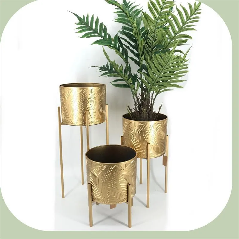 

Скандинавский роскошный золотой напольный цветочный горшок в стиле лайт-люкс для элитной гостиной