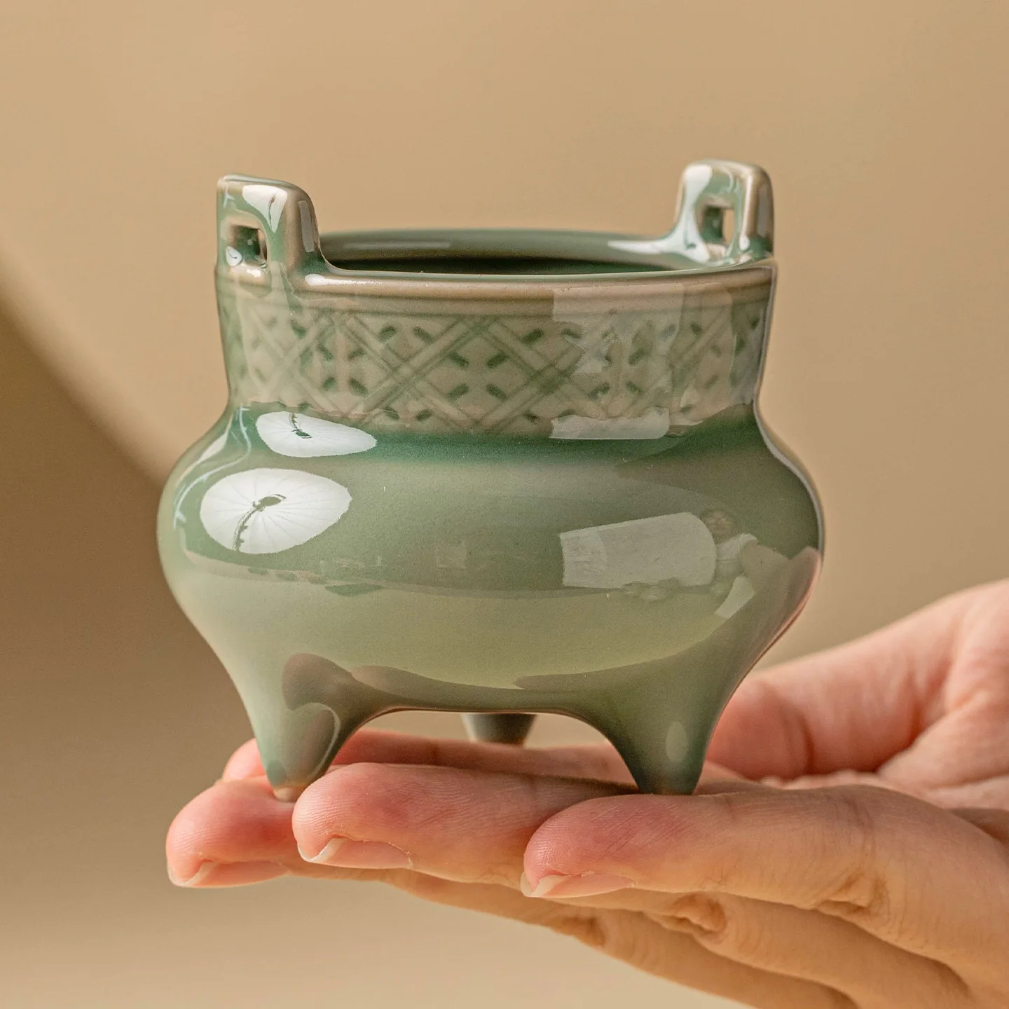 Three Legged Tripod Ceramic Incense Burner Stick Incense Holder Green Tea Ceremony Incense Tray Ornament for Teahouse Study Room