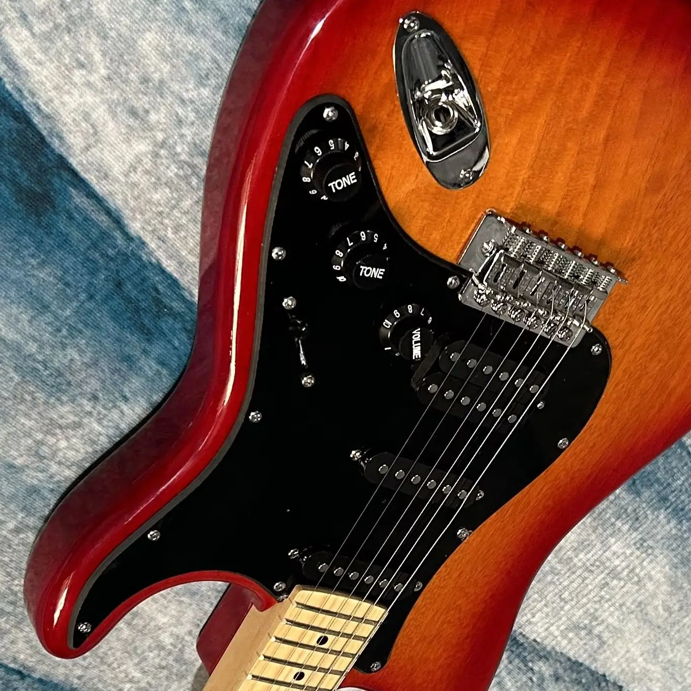 Hot Sale Cherry Sunburst Electric Guitars Maple Fretboard