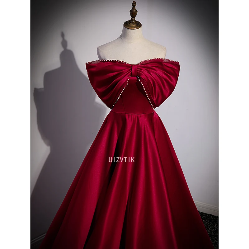 فستان حفلة موسيقية أنيق باللون العنابي للنساء بدون أكتاف بفيونكة كبيرة مناسبة للحفلات المسائية فساتين مناسبة رسمية مخصصة