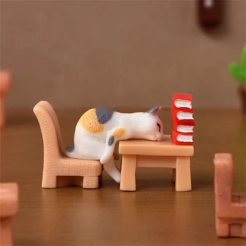 Cute Figurines Miniature Action Toy Cartoon Animal Cat Resin Ornament Micro Landscape Desk Accessories for Decoration Toy Home