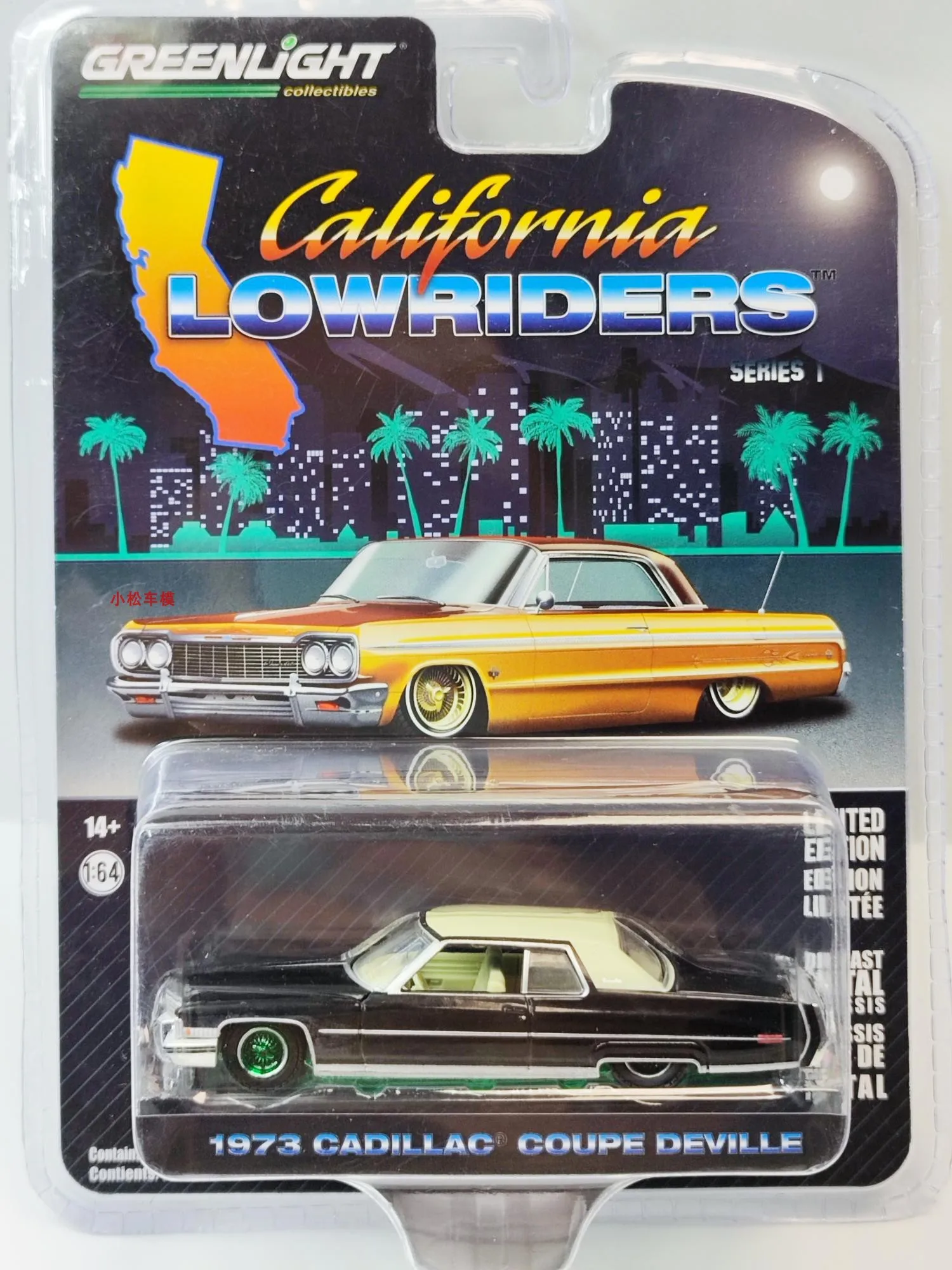 

1:64 1973 Cadillac Coupe DeVille, черно-Золотое колесо, зеленая версия, коллекция моделей автомобилей