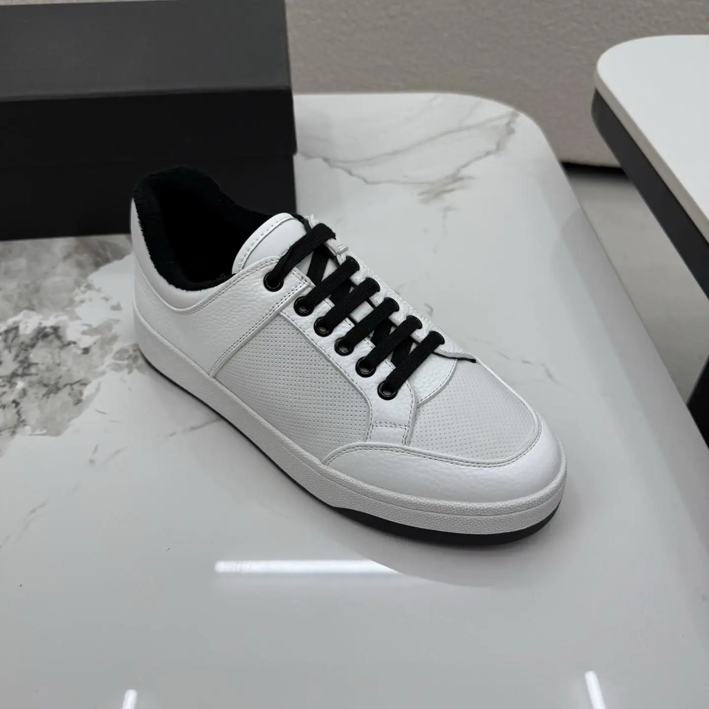 Unisex Daily Casual Shoes White Breathable Leather Upper Black Fleece Lining Lace Up Non Slip Rubber Outsole Walking Trainers