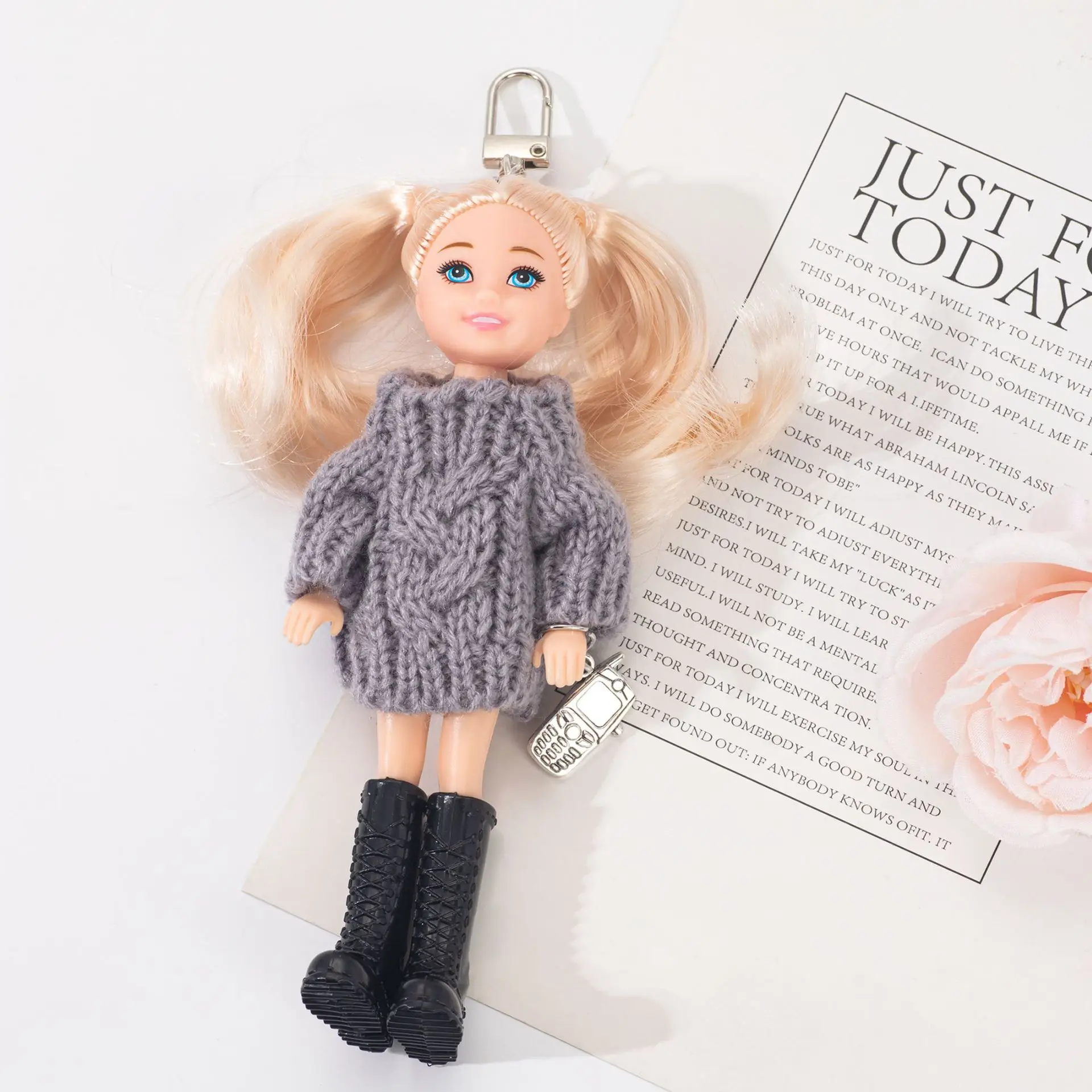 

Корейская версия аниме лицо девушка принцесса кукла брелок кулон модный свитер платье креативный мультфильм девушка сумка декор милый подарок