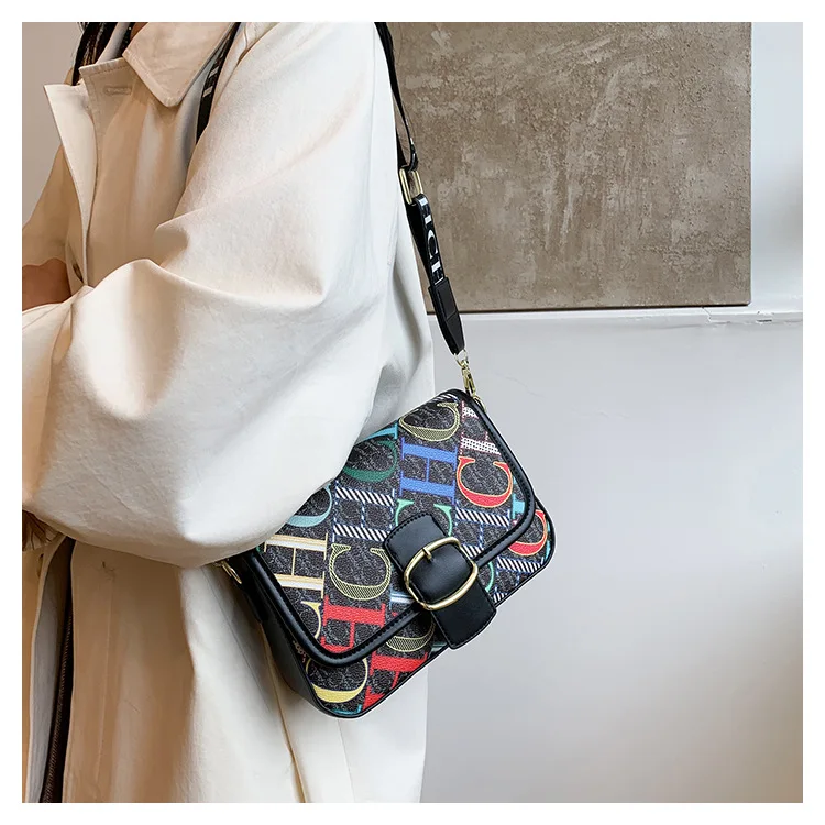 حقيبة كروس نسائية أنيقة مع حزام عريض، تصميم طلاء رذاذ ملون، محفظة كتف مربعة صغيرة للنساء