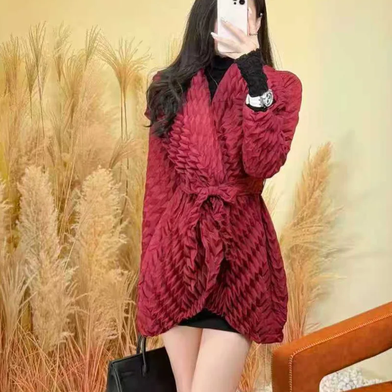 

Pleated Women Coat 2025 Autumn New Arrival High-Quality Solid Colour Fashionable Lapel Lightweight Female Coat