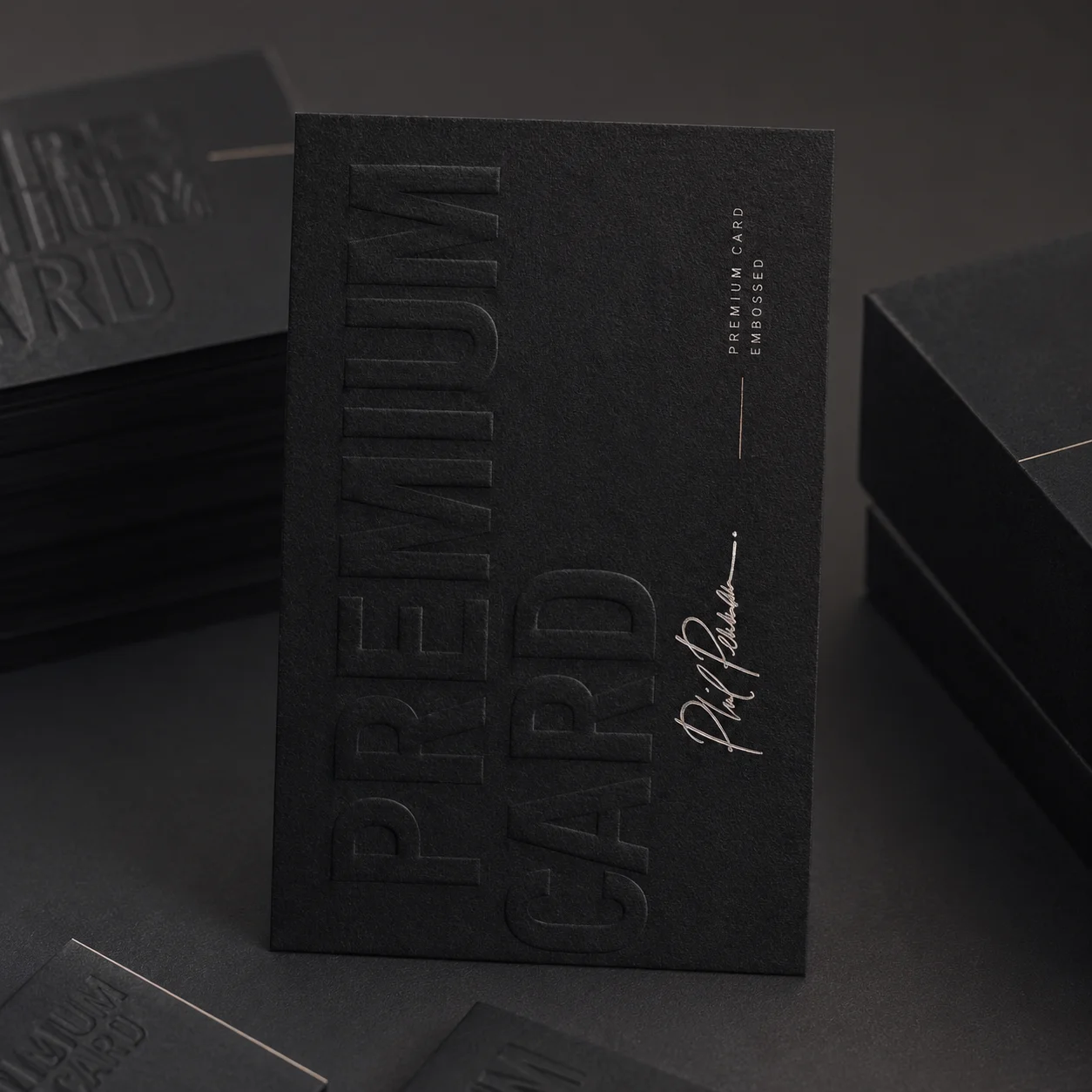 Customized 600g high-end embossed embossed embossed paper business card thick black paper minimalist corporate brand