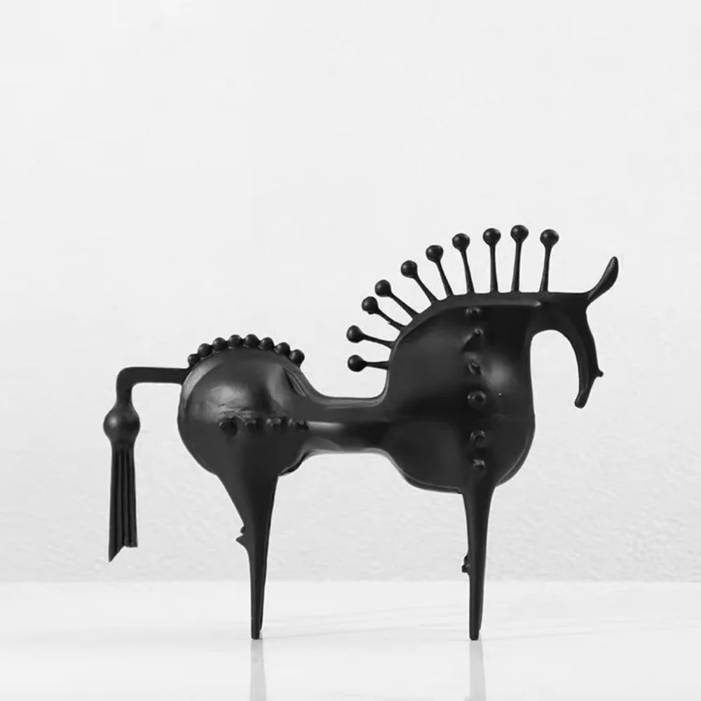 

European Style Metal Crafts Horse Statue Desktop Ornament Abstract Stinging Horses Artificial Animal Figurines Home Decoration