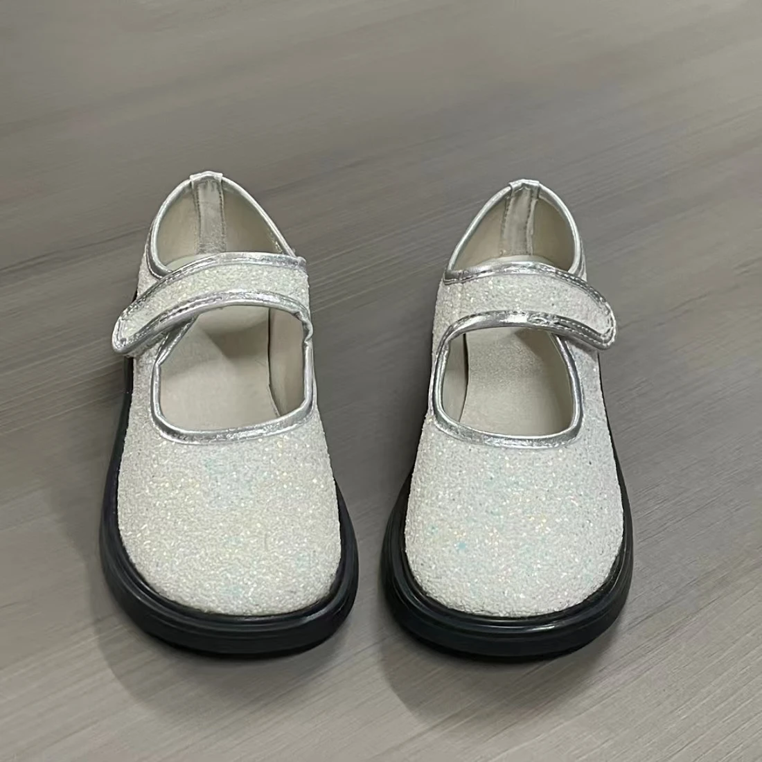 Jinyu Fashion Girls Leather Princess Shoes Sparkle Fashion Performance Dance Casual Attractive Children's Footwear Velcro