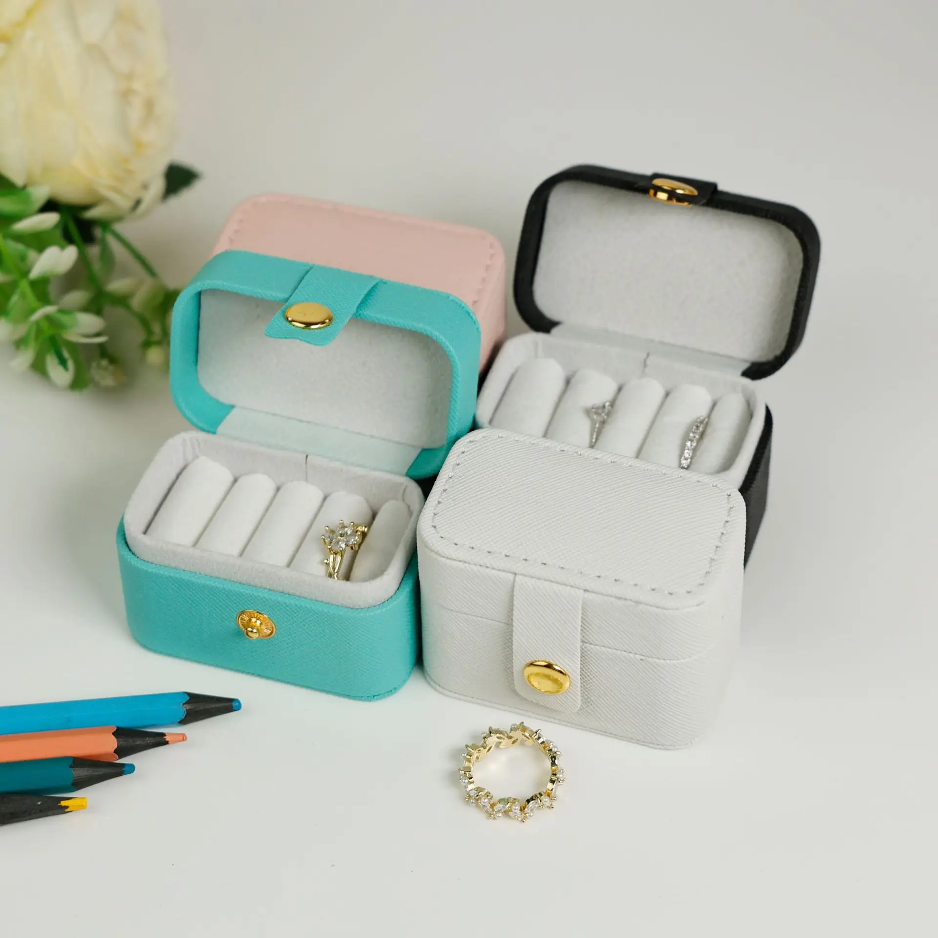 

Girl Portable Mini PU Leather Jewelry Box, Earrings Stud Organizer Case for Travel & Daily Use