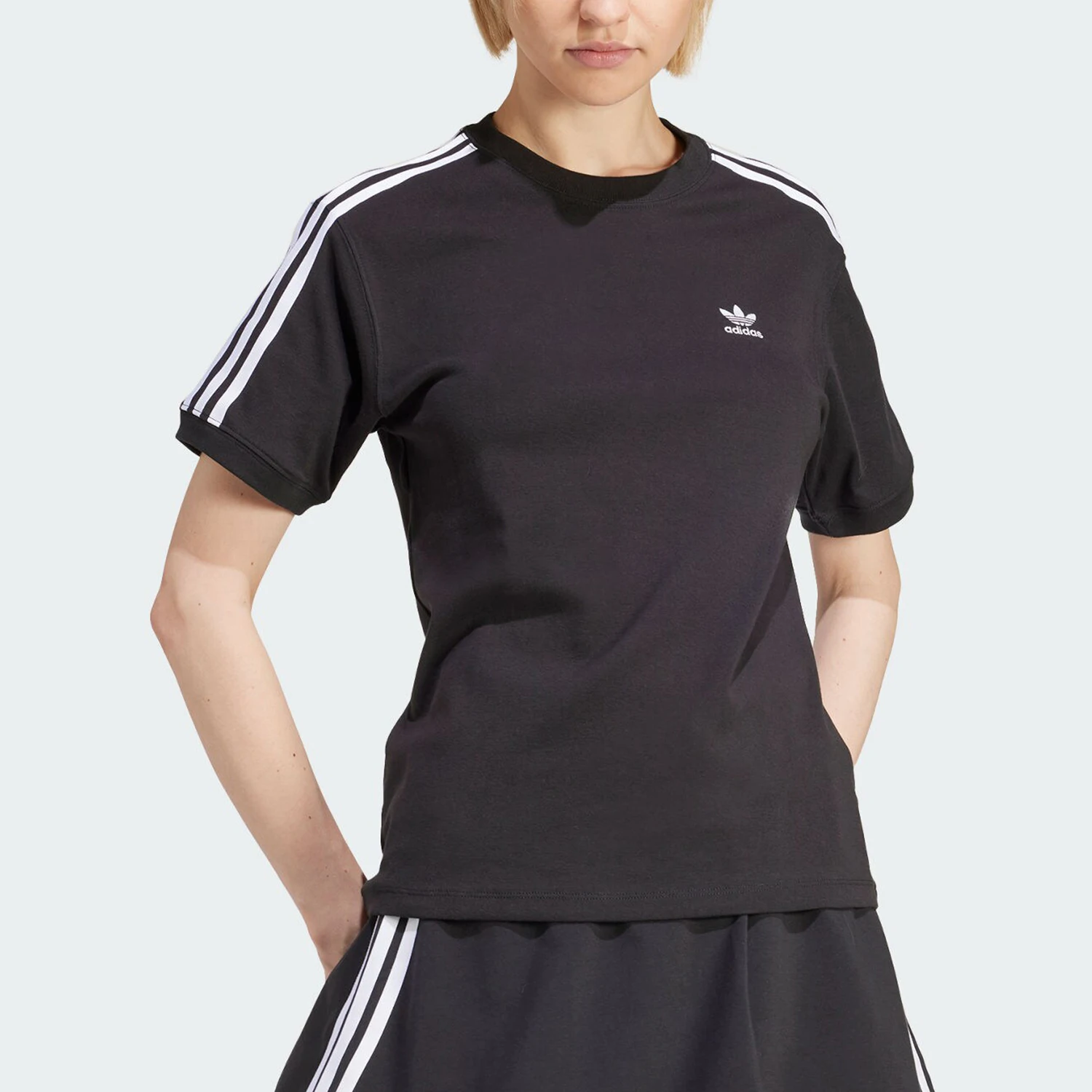 

Оригинальная женская футболка Adidas Originals с коротким рукавом и 3 полосками IU2420