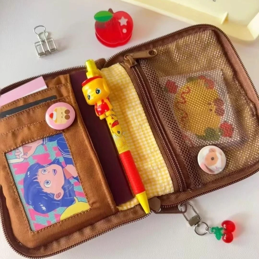 Urocza pluszowa torebka podróżna na paszport w kształcie puddingu, przenośna torba na drobne i karty dla studentów.