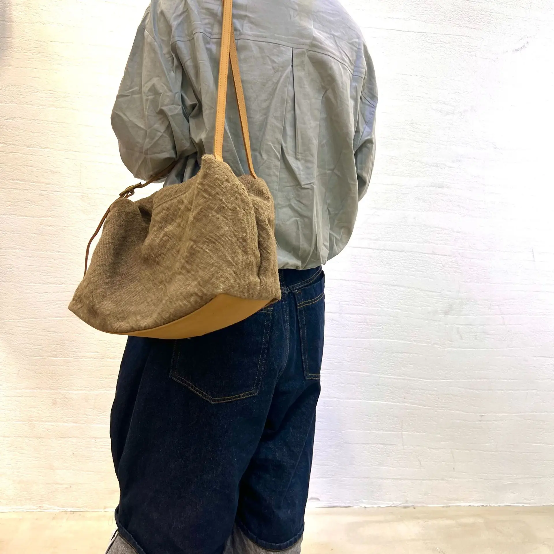 

2026 Женская сумка на одно плечо большой вместимости из натуральной кожи в стиле ретро, легкая, модная и модная