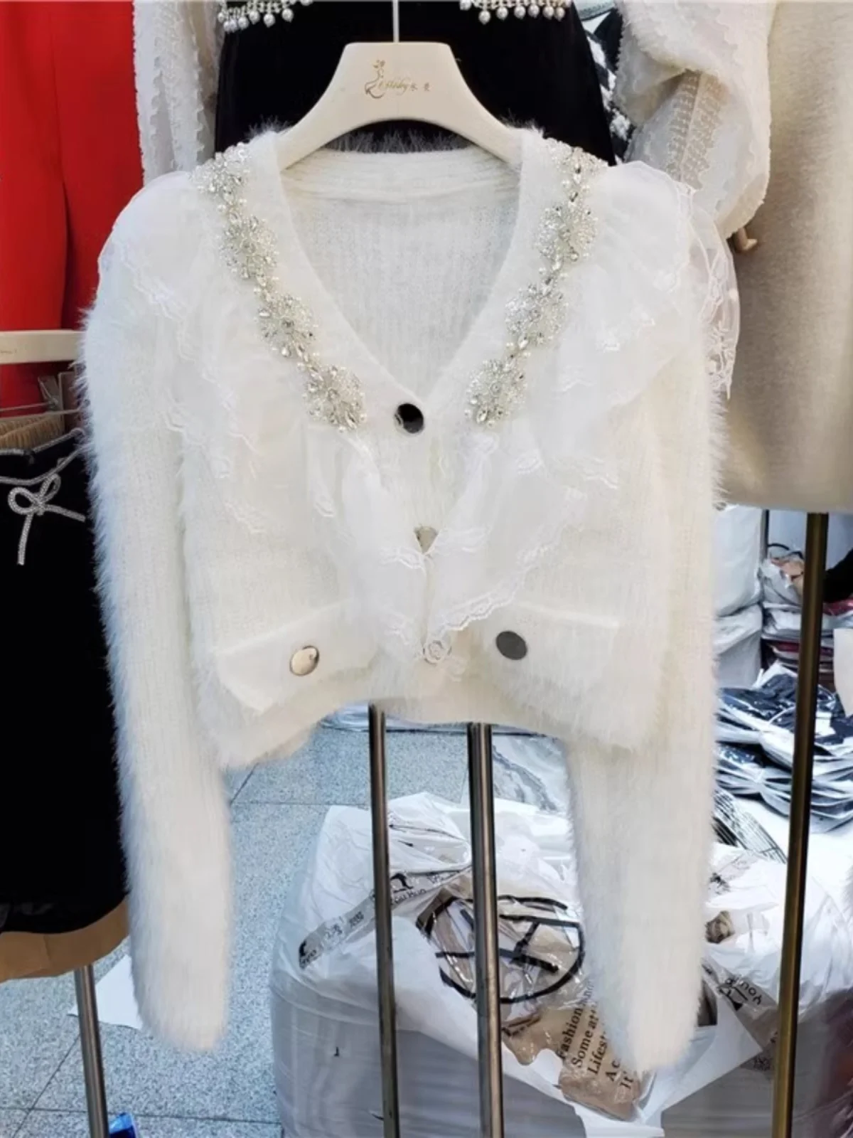 

Женский свитер с V-образным вырезом и длинными рукавами, украшенный кружевом и стразами, вязаный топ, весна 2026, новый дизайн, для повседневной носки