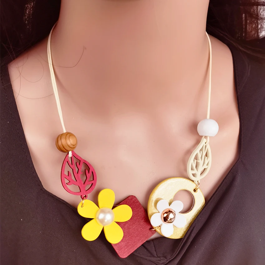 Vintage Ethnic Geometric Wooden Bib Necklace Women Wood Leaves Flower Collar Handmade Adjustable Choker Long Necklaces Pendants