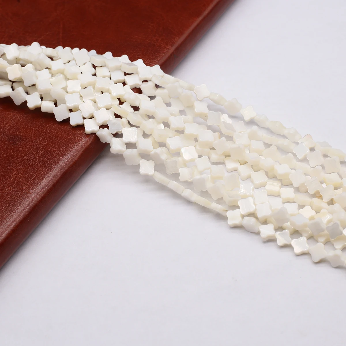 6.5mm Natural White Shell Bead - Red Clover Flower 评论和价格