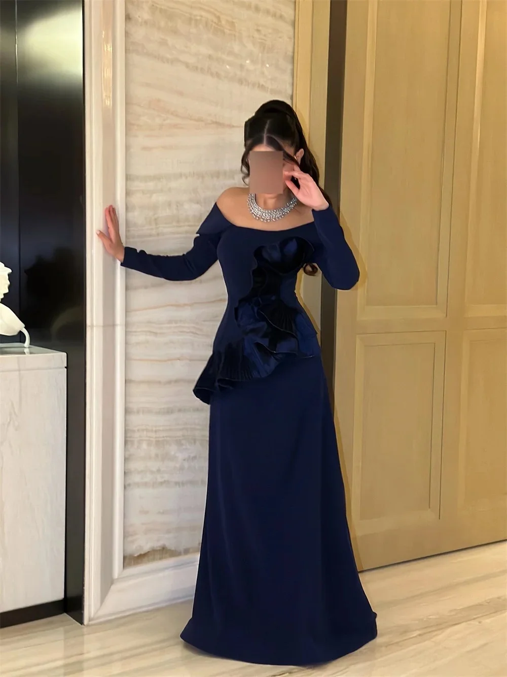 Abito lungo con spalle scoperte a sirena increspata in maglia tinta unita stile moderno JDY personalizzato per occasioni personalizzate, alla moda e classico