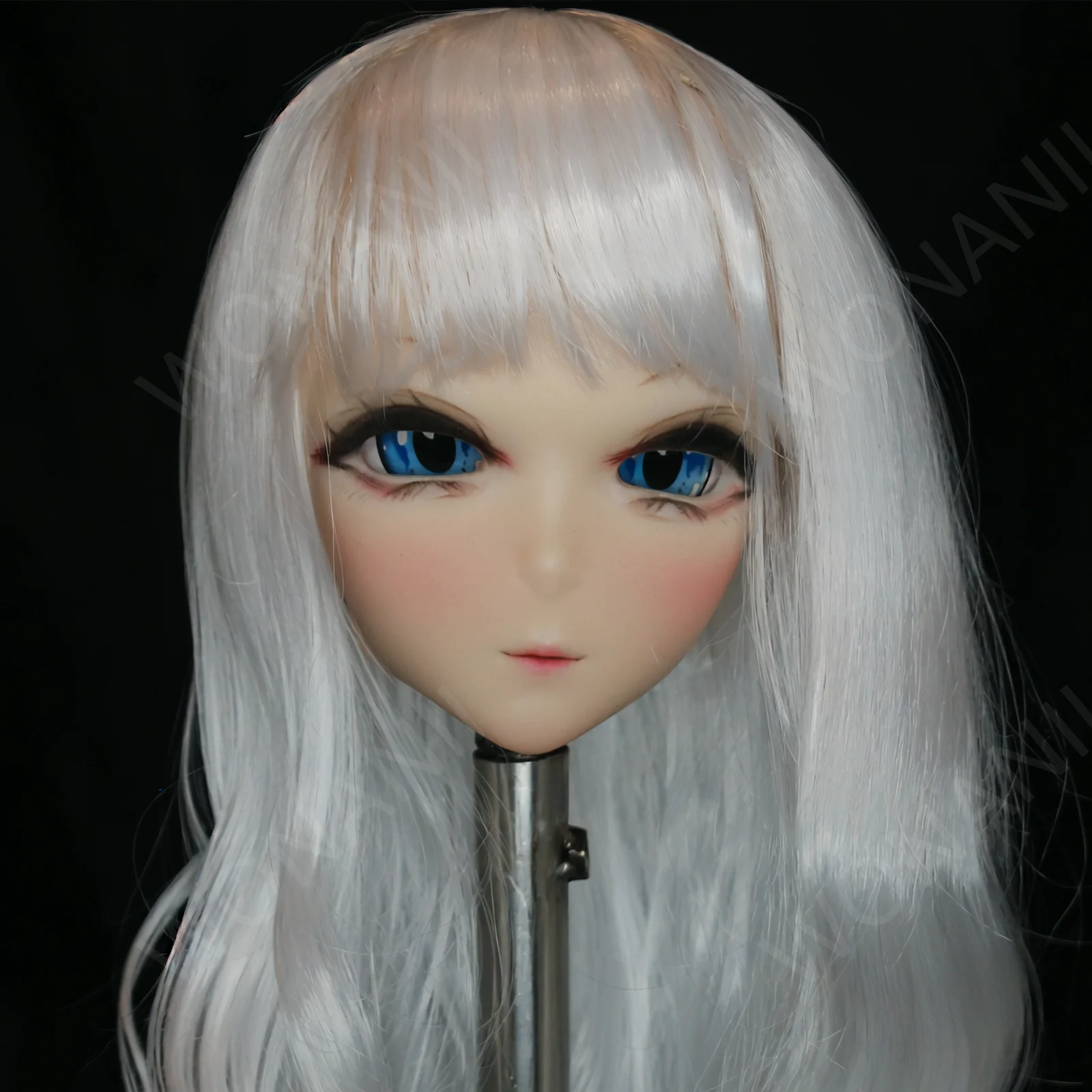 تستخدم تقنية TPE العالية الجودة في تمارين المكياج وتصميم الشعر والإبداع الفني.